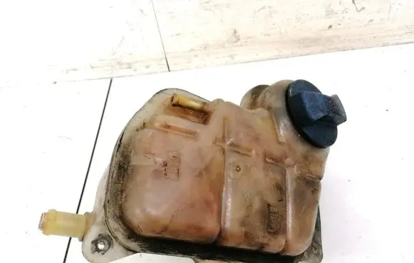 Volkswagen PASSAT B5.5 Coolant expansion tank/reservoir 8d0121403d