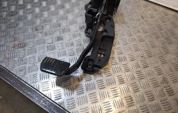 Ford Fusion II Brake pedal FG9C9F856AB
