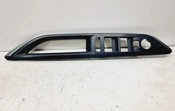 Peugeot 5008 II Front door window switch trim 98172574ZD