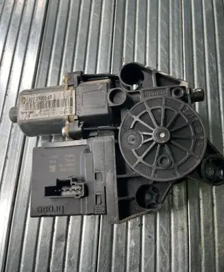 Renault Scenic III - Grand scenic III Rear door window regulator motor 827310004R 915946100