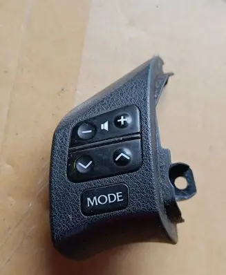 Steering wheel buttons/switches