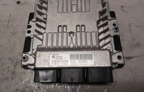 Peugeot 308 Engine control unit/module 9676760880 S180123001 SID807EVO