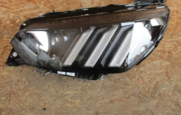 Peugeot 208 II Headlight/headlamp 9841642080