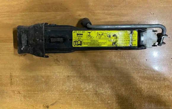 Skoda Fabia Mk1 (6Y) Lift Jack 6Y0011031