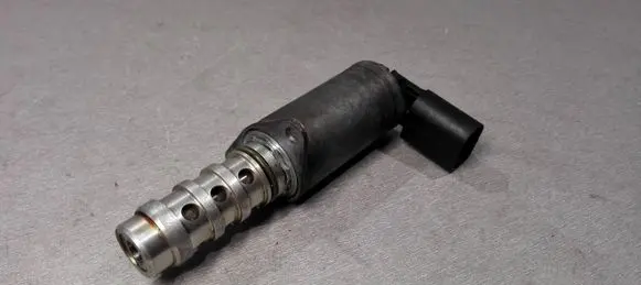 Volkswagen PASSAT B6 Camshaft vanos timing valve 13150429F EJ040590 FT1296