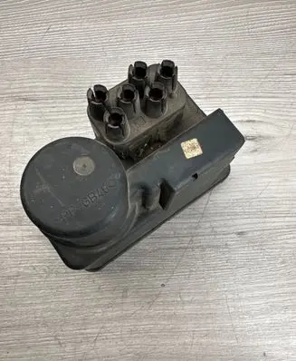 Mercedes-Benz C W202 Central locking vacuum pump 2028000848