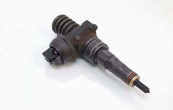 Volkswagen Golf V Fuel injector 038130073AG 0414720215