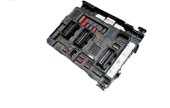 Peugeot 206+ Fuse module 9643498980