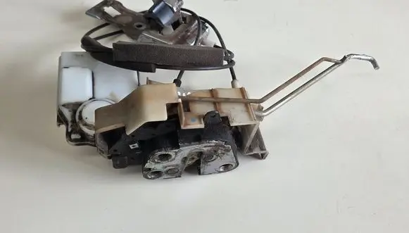 Mazda BT-50 Front door lock