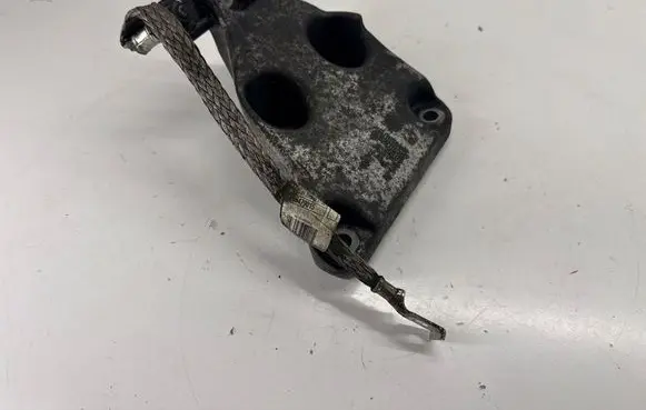 BMW X1 E84 Engine mounting bracket 6788357 22116788357 13807410