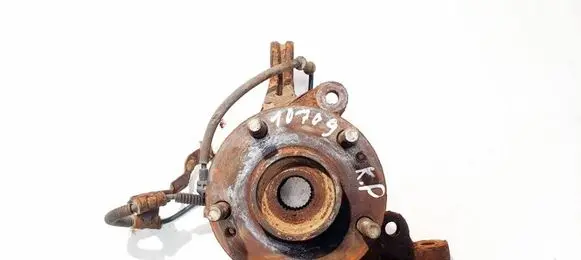 KIA Carens II Front wheel hub 