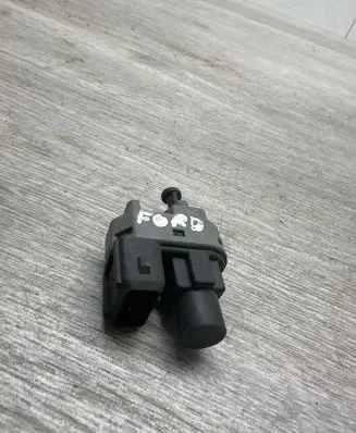 Ford Mondeo Mk III Brake pedal sensor switch