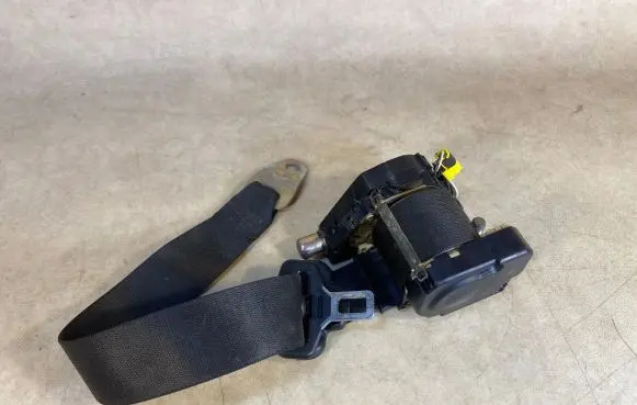 Mercedes-Benz G W461 W463 1st Gen Rear seatbelt A4638602100