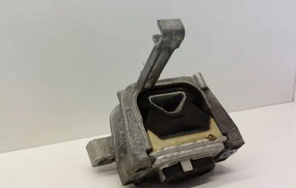 Volkswagen PASSAT B8 Engine mount bracket 3Q0199262J 783221145682D