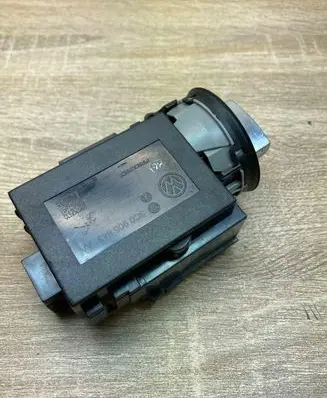 Volkswagen PASSAT B7 Ignition lock 3C0905843AA WithKey