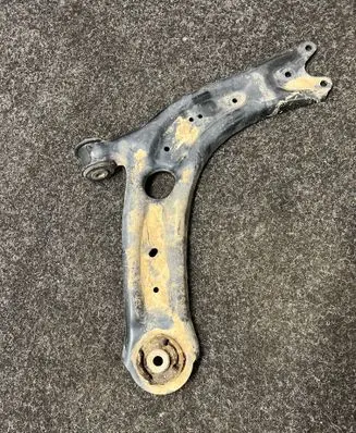 Volkswagen Tiguan Front lower control arm/wishbone 3Q0407154