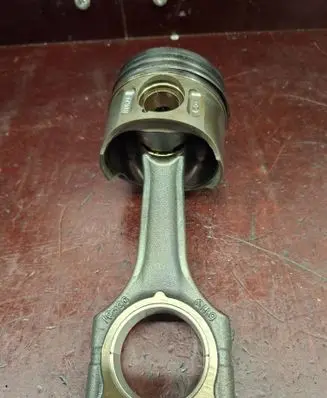 Mercedes-Benz E W211 Piston with connecting rod 