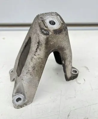 Audi A8 S8 D3 4E Engine mounting bracket 4E0199307BP