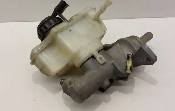 Volkswagen Jetta VI Master brake cylinder 1K1611301E