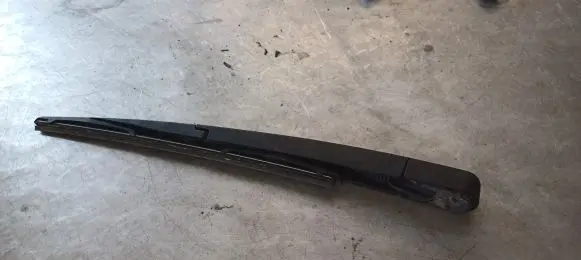 Hyundai Santa Fe Rear wiper blade arm