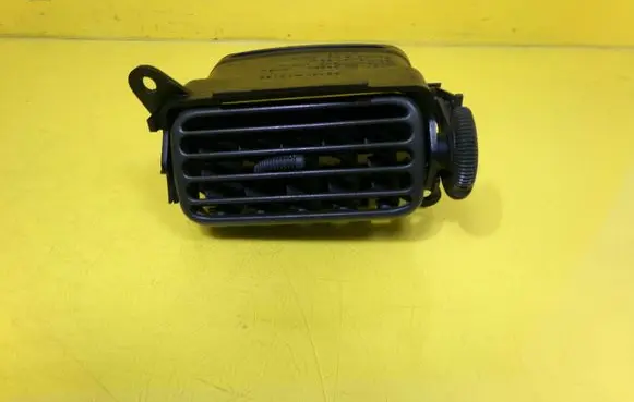 Toyota Starlet (P90) V Dashboard side air vent grill/cover trim 5565010130