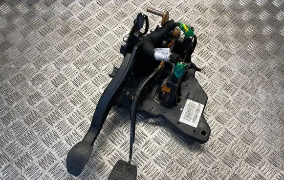 Citroen C5 Pedal assembly 9681546080