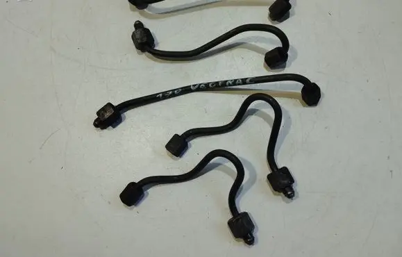 Opel Vectra C Fuel injector supply line/pipe 