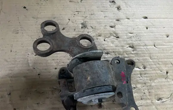 Mazda 323 Engine mount vacuum valve 