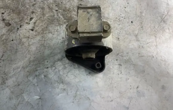 Hyundai Santa Fe Engine mount bracket