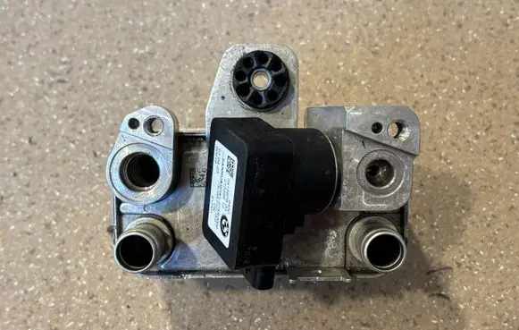 BMW i4 Air conditioning (A/C) air dryer 9418878