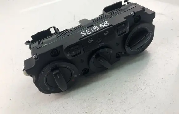 Volkswagen Golf IV Climate control unit 537011CF
