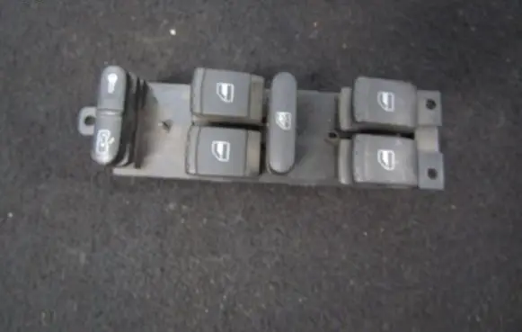 Volkswagen PASSAT B5 Electric window control switch
