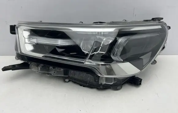 Toyota Hilux VIII Headlight/headlamp 811500KU80