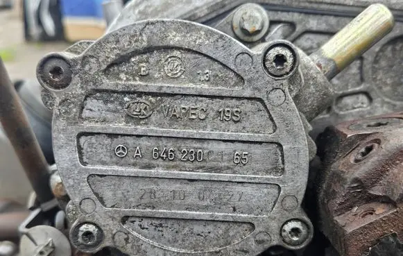 Mercedes-Benz Vito Viano W639 Vacuum pump A6462300165