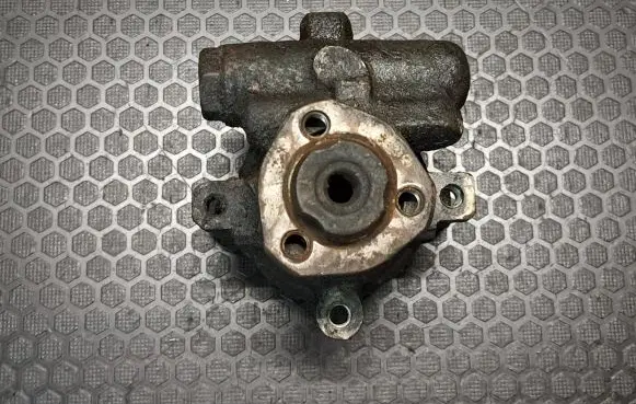 Volkswagen Golf III Power steering pump 1H0422155E