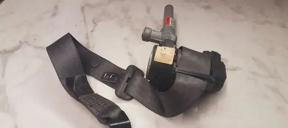 Volvo S80 Middle seatbelt (rear) 39969918