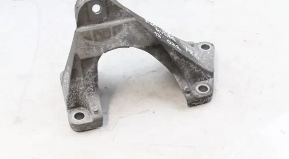 Engine mounting bracket