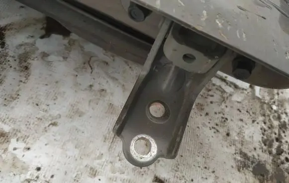 KIA Sportage Front door upper hinge