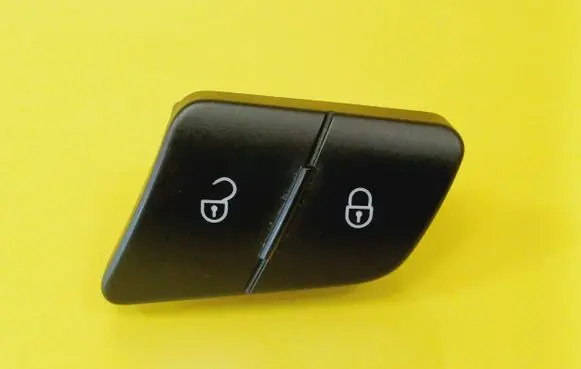Volkswagen PASSAT B6 Central locking switch button 3C0962125B