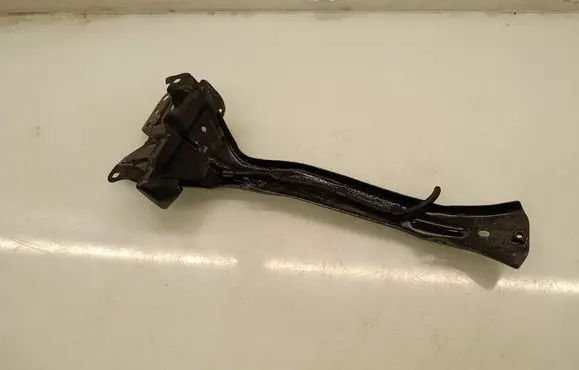 Volkswagen Touareg I Radiator support slam panel bracket 7L0805799