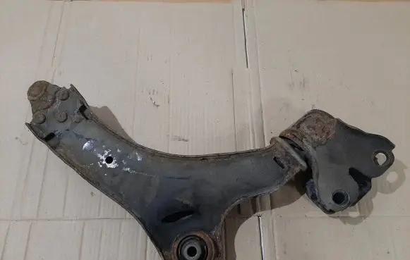 Volvo XC60 Front lower control arm/wishbone