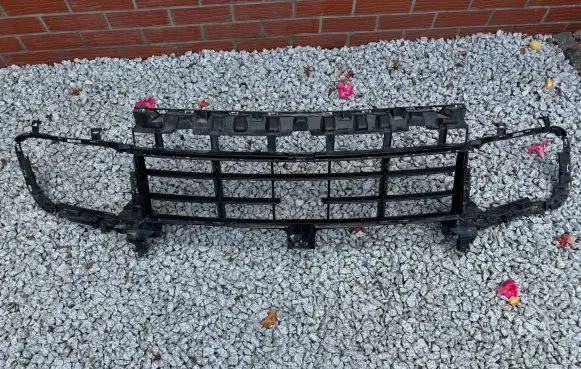 Porsche Cayenne (9Y0 9Y3) Front bumper upper radiator grill 9Y0807683P