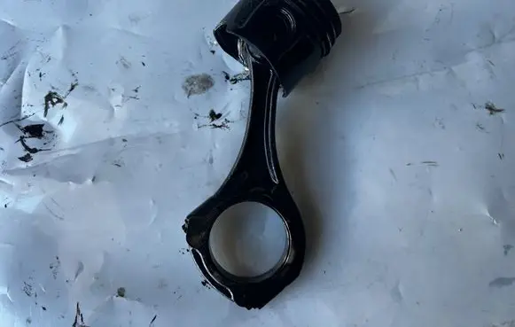 Mercedes-Benz E W212 Piston with connecting rod 8370B