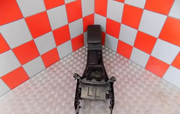 Volkswagen Golf VII Center console