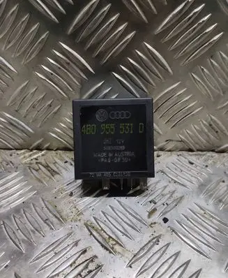 Audi A6 S6 C5 4B Window wiper relay 4B0955531D 72WA405C