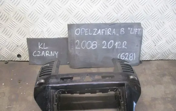 Opel Zafira B Radio/GPS head unit trim 213680437