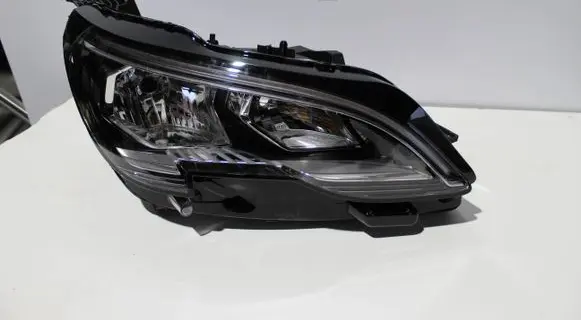 Peugeot 5008 II Headlight/headlamp 9810478080