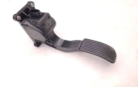 Mercedes-Benz Sprinter W906 Accelerator throttle pedal A9063000404 028075502 0280755023