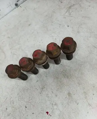 Volvo XC90 Nuts/bolts 