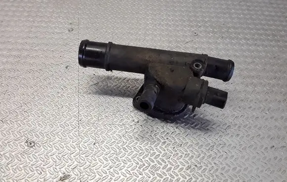 Volkswagen Golf IV Engine coolant pipe/hose 038121133